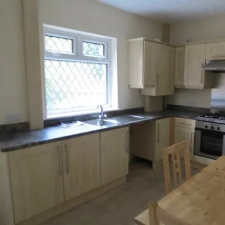 Image 3 - Peter Street, Westhoughton, BL5 2DF, United Kingdom - Townhouse for rent