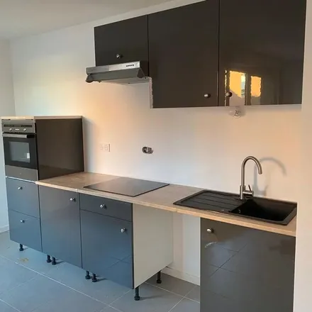 Rent this 3 bed apartment on 37 Rue de Fondeville in 31400 Toulouse, France
