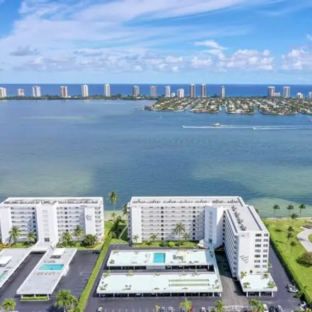 Buy this 2 bed condo on 399 Lake Shore Drive in Lake Park, Palm Beach County