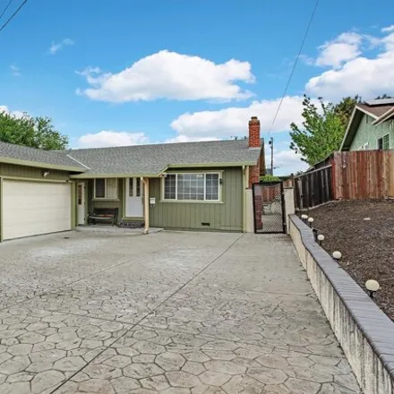 Buy this 3 bed house on 2256 Yukon Street in Concord, CA 94520