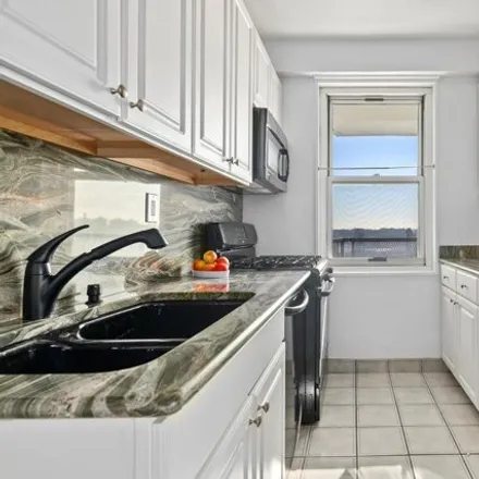 Image 9 - 2400 Johnson Avenue, New York, NY 10463, USA - Apartment for sale