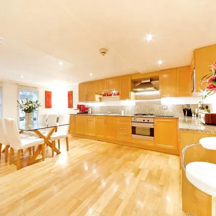Rent this 3 bed apartment on 326 Finchley Road in London, NW3 7AG