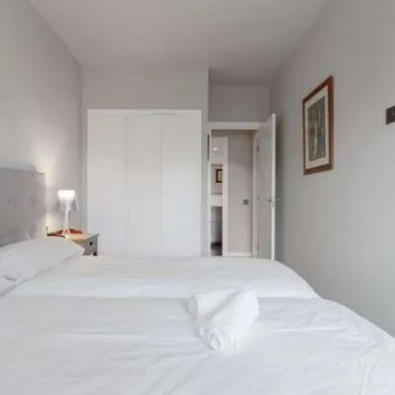 Rent this 2 bed apartment on Madrid in Vinos y Tapas, Calle del General Pardiñas