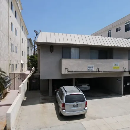 Buy this studio townhouse on 7-Eleven in Glendon Avenue, Los Angeles