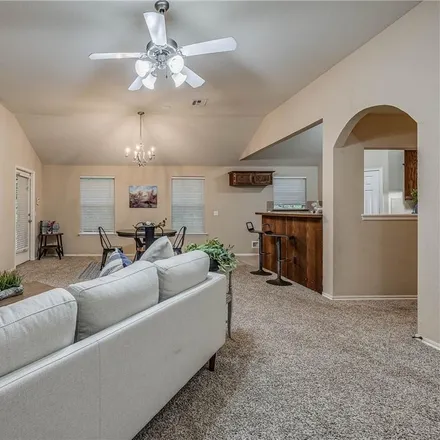 Image 8 - 1531 Silver Creek Circle, Norman, OK 73071, USA - House for sale