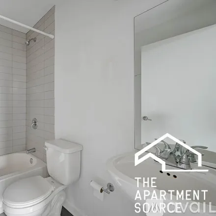 Image 4 - 932 W Dakin St, Unit 201 - Apartment for rent