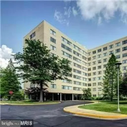 Buy this 1 bed condo on 6641 Wakefield Drive in Belle Haven, Fairfax County