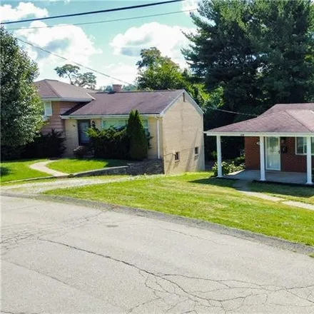 Image 2 - 227 Lansdowne Drive, Penn Hills, PA 15147, USA - House for sale