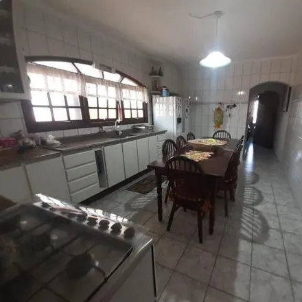 Buy this 3 bed house on Rua Catanduva in Jardim Pedroso, Mauá - SP