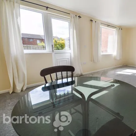 Image 2 - Blyth Close, Upper Whiston, S60 4DF, United Kingdom - Townhouse for rent