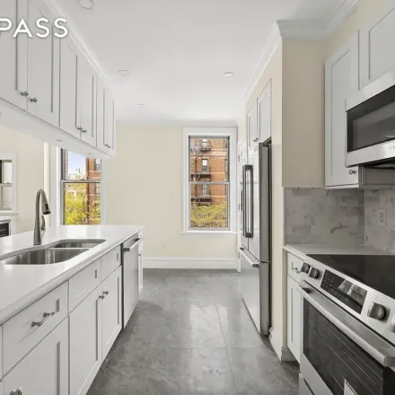 Rent this 4 bed apartment on 2 West 58th Street in New York, NY 10019