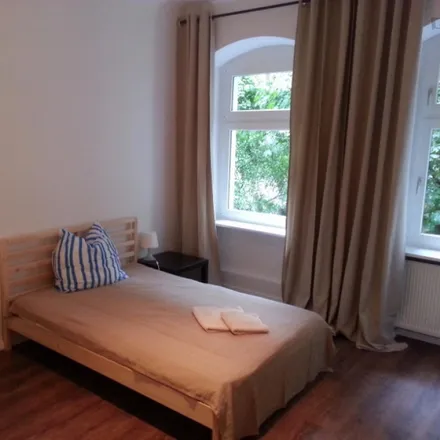 Rent this 7 bed room on Salon Alouisal in Sonnenallee, 12045 Berlin