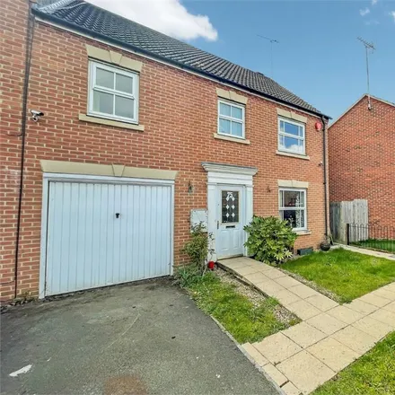 Rent this 4 bed house on Owen Close in Langley, SL3 7GX