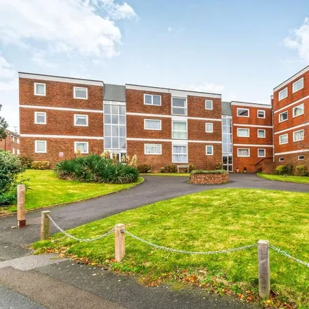 Image 1 - St. Lukes Court, Crescent Way, Burgess Hill, RH15 8EF, United Kingdom - Apartment for rent