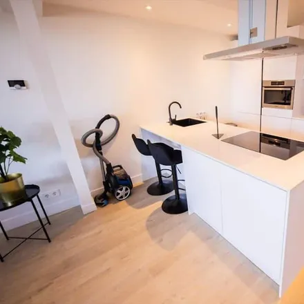 Rent this 3 bed apartment on 3021 GV Rotterdam