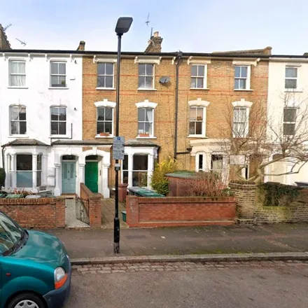Rent this 6 bed apartment on 41 Lorne Road in London, N4 3AS