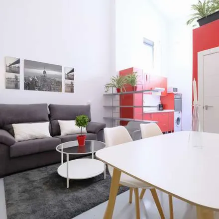 Rent this 1 bed apartment on Madrid in Calle de Vázquez de Mella, 17