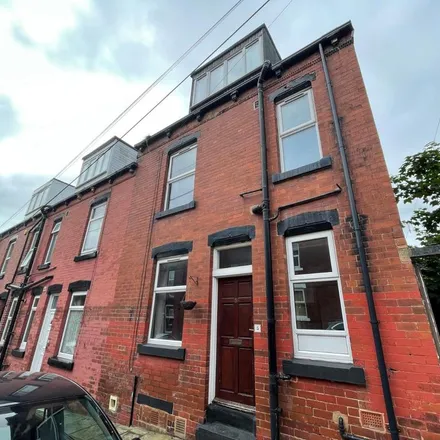 Rent this 2 bed house on Vicarage Street in Leeds, LS5 3HQ