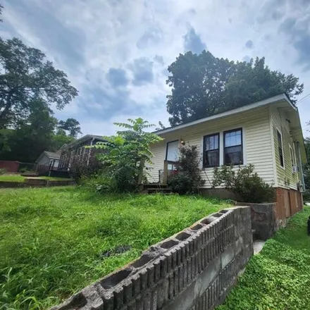 Buy this 2 bed house on 830 Gracey Avenue in Clarksville, TN 37040