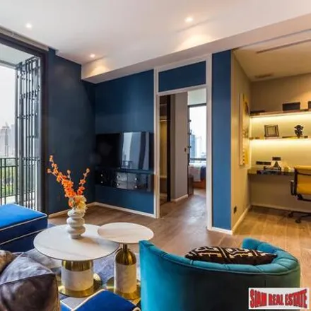 Rent this 1 bed apartment on Muniq Langsuan in Soi Ton Son, Lang Suan