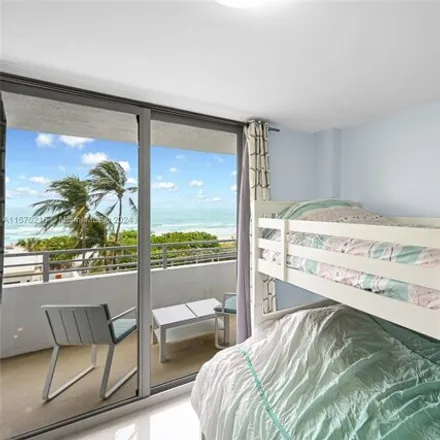 Image 5 - 5555 Collins Avenue, Miami Beach, FL 33140, USA - Condo for rent