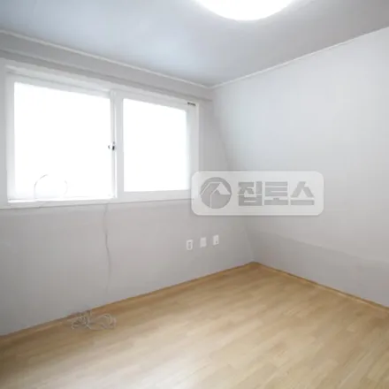 Rent this 2 bed apartment on 서울특별시 강남구 신사동 511-16