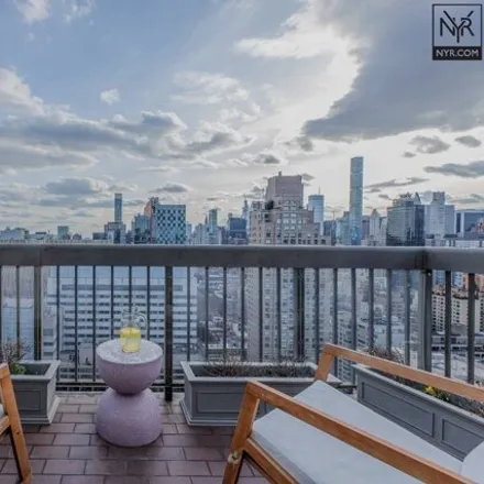 Image 5 - 420 East 72nd Street, New York, NY 10021, USA - Condo for sale