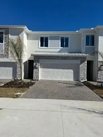 Rent this 3 bed house on 425 Bogey Dr in Davenport, Florida