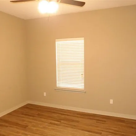 Rent this 3 bed apartment on 299 Chapman Road in Rio Vista, Johnson County