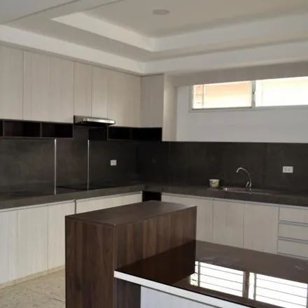 Rent this 4 bed apartment on Ecuadental in Ficus 123, 090112