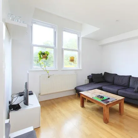 Image 2 - Poynders Road, London, SW4 8PB, United Kingdom - Apartment for rent