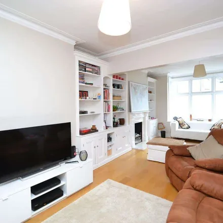 Image 4 - 8 Vernon Road, London, SW14 8NH, United Kingdom - Townhouse for rent