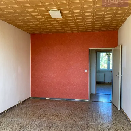 Rent this 3 bed apartment on Straße des Aufbaus 33 in 06388 Gröbzig, Germany