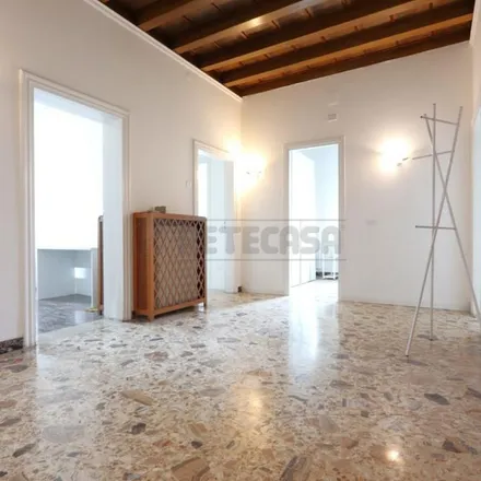 Image 2 - Piazzale Alcide De Gasperi, 17, 36100 Vicenza VI, Italy - Apartment for rent