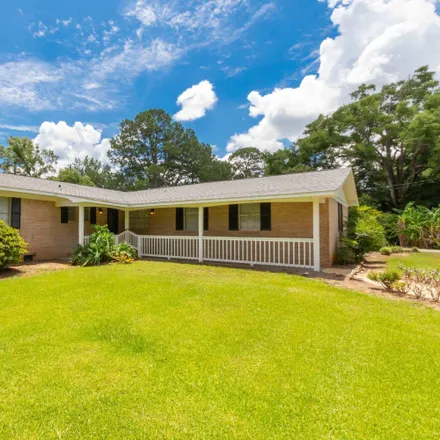 Buy this 3 bed house on 318 Colonial Drive in Fairhope, AL 36532