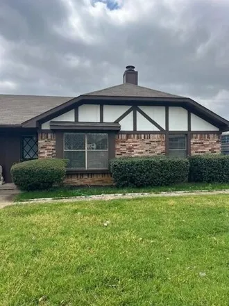 Image 3 - 215 Hickory Springs Drive, Euless, TX 76039, USA - House for rent