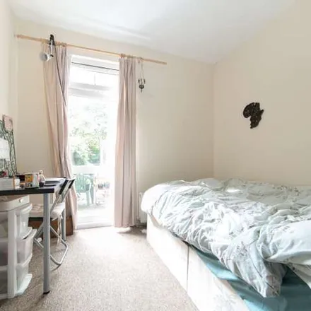 Rent this 6 bed apartment on 98-100 Third Avenue in Kensal Town, London
