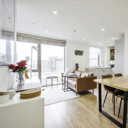 Image 5 - Cordwainer House, 64 New Village Avenue, London, E14 0TB, United Kingdom - Apartment for rent