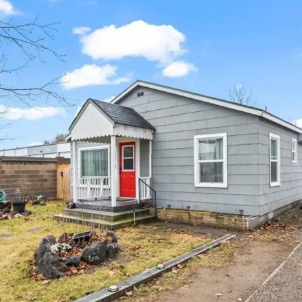 Buy this 3 bed house on 401 North Irving Street in Kennewick, WA 99336