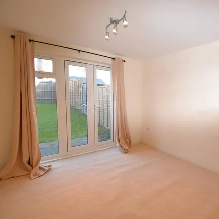 Image 3 - Bunting Road, Corby, NN18 8RR, United Kingdom - Townhouse for rent