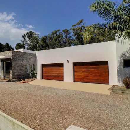 Buy this studio house on Parque Burnett Club Hípico in Estribo, 20005 Pinares - Las Delicias