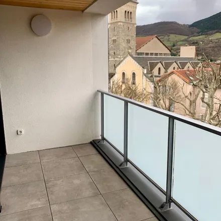 Rent this 3 bed apartment on 44 Rue de la Capelle in 12100 Millau, France