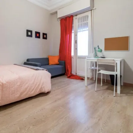 Rent this 4 bed room on Be Bike in Carrer de la Mar, 46003 Valencia