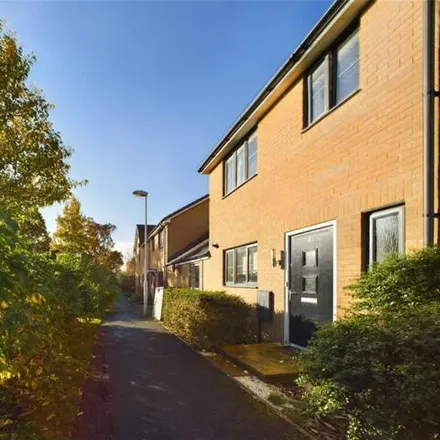Buy this 3 bed duplex on Willow Edge in Stroud, GL2 4BJ