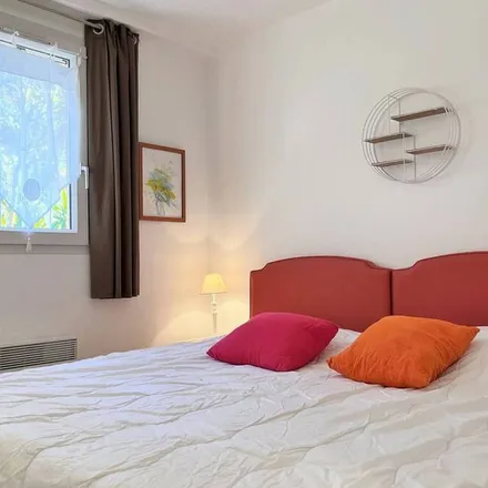 Rent this 2 bed apartment on Le Lavandou in Avenue du Général de Gaulle, 83980 Le Lavandou