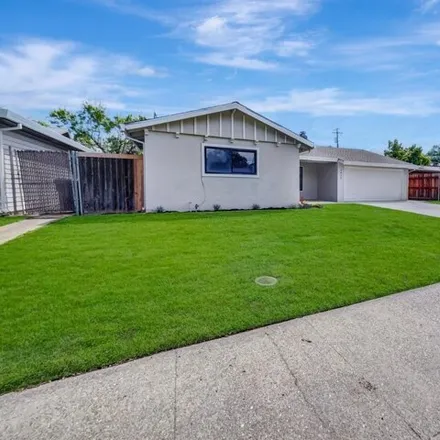 Buy this 3 bed house on 1479 Crestmont Avenue in Roseville, CA 95661