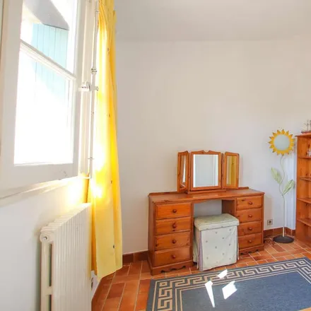 Rent this 4 bed house on Port Grimaud in Rue Île Longue, 83310 Grimaud