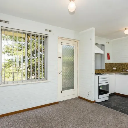 Image 8 - Domino's, Phoenix Road, Spearwood WA 6163, Australia - Apartment for rent