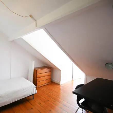 Rent this 12 bed room on Fernandes e Silva in Calçada da Boa Hora, 1300-481 Lisbon