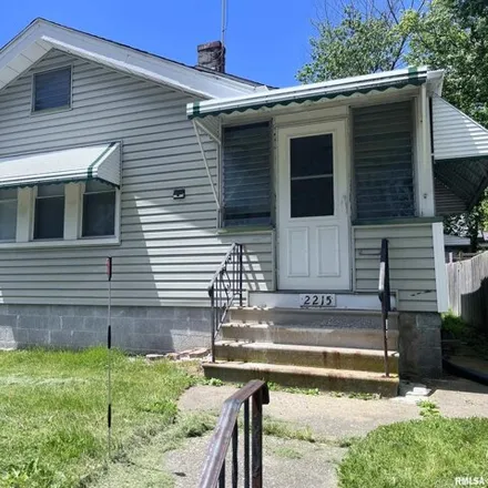 Buy this 2 bed house on 1108 West Thrush Avenue in Peoria, IL 61604